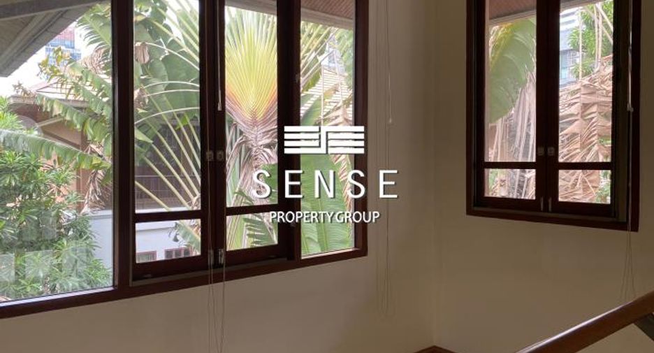 For rent 5 bedrooms house in Watthana, Bangkok