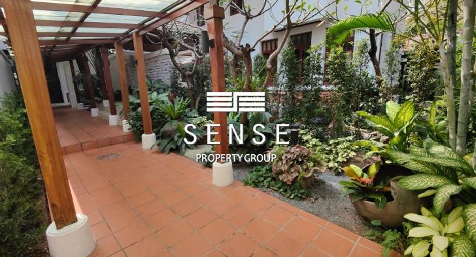 For rent 5 bedrooms house in Watthana, Bangkok