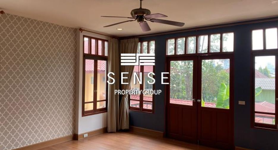For rent 5 bedrooms house in Watthana, Bangkok