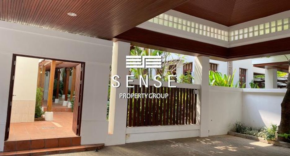 For rent 5 bedrooms house in Watthana, Bangkok