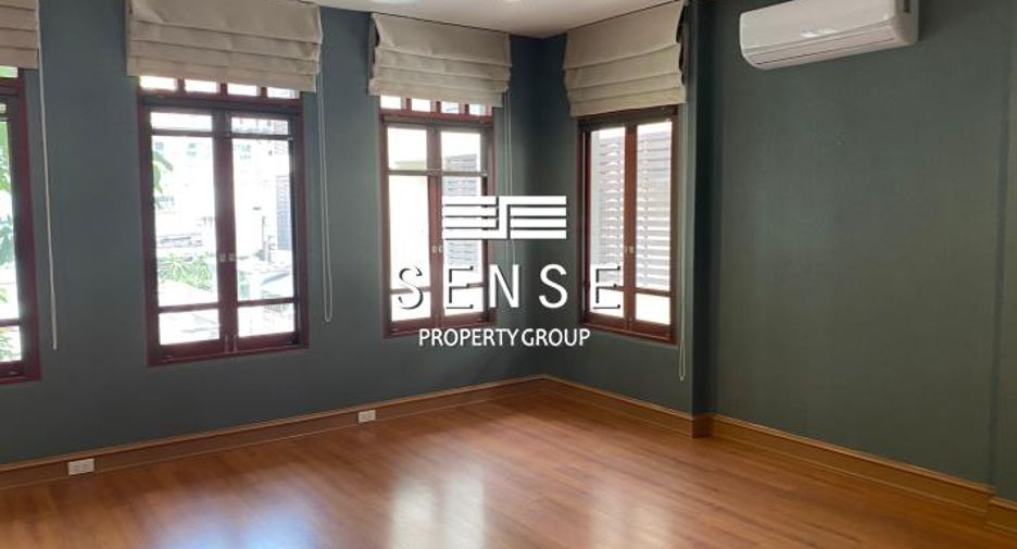 For rent 5 bedrooms house in Watthana, Bangkok