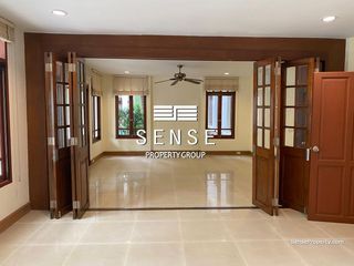 For rent 5 bedrooms house in Watthana, Bangkok
