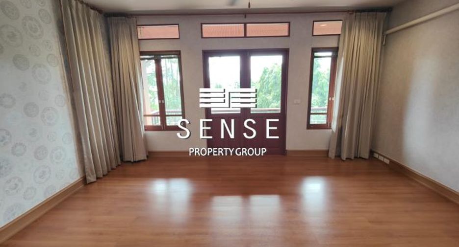 For rent 5 bedrooms house in Watthana, Bangkok