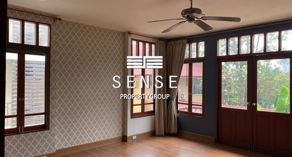 For rent 5 bedrooms house in Watthana, Bangkok
