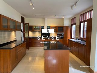 For rent 5 bedrooms house in Watthana, Bangkok