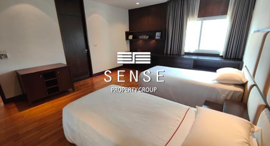 For rent 4 bedrooms condo in Pathum Wan, Bangkok