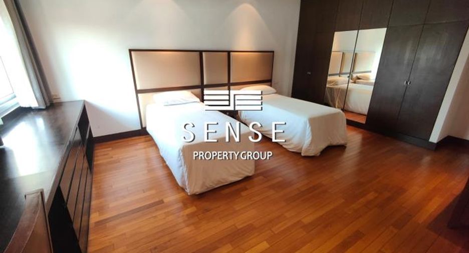 For rent 4 bedrooms condo in Pathum Wan, Bangkok