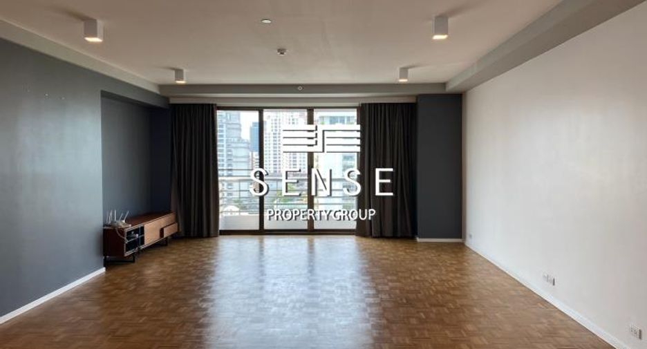 For rent 3 bedrooms condo in Watthana, Bangkok