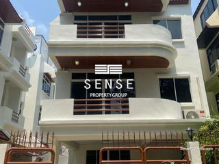 For rent 4 bedrooms townhouse in Khlong Toei, Bangkok