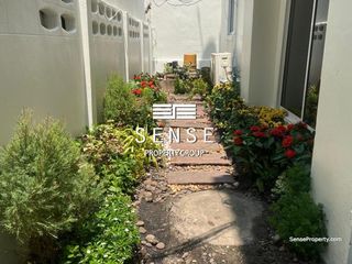 For rent 4 bedrooms townhouse in Khlong Toei, Bangkok