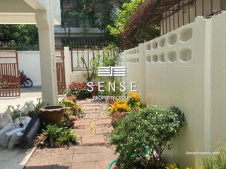 For rent 4 bedrooms townhouse in Khlong Toei, Bangkok