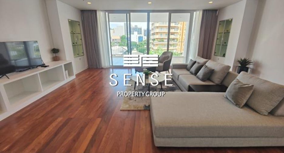 For rent 4 bedrooms condo in Watthana, Bangkok