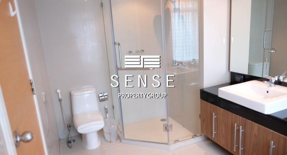 For rent 4 bedrooms condo in Khlong Toei, Bangkok