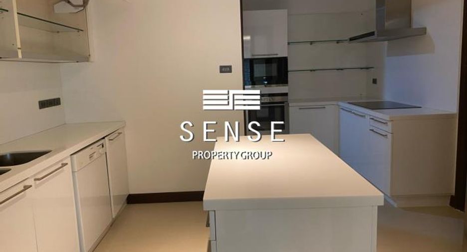 For rent 4 bedrooms condo in Khlong Toei, Bangkok