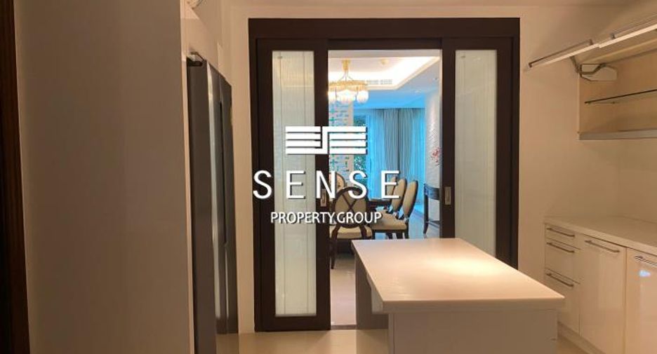 For rent 4 bedrooms condo in Khlong Toei, Bangkok