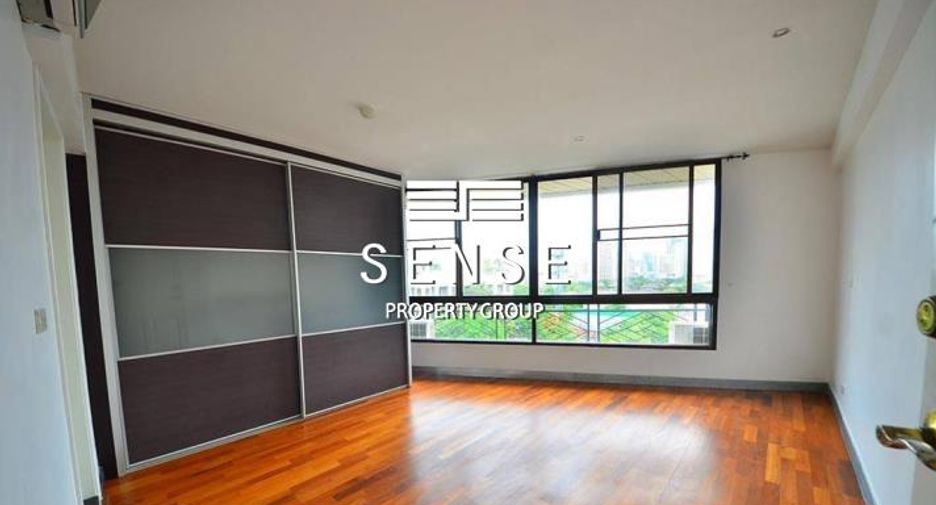 For rent 3 bedrooms condo in Watthana, Bangkok