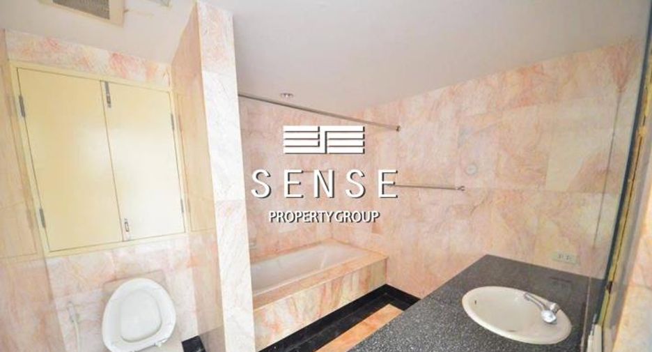 For rent 3 bedrooms condo in Watthana, Bangkok