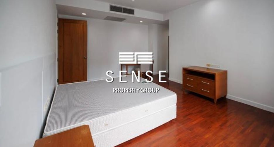 For rent 4 bedrooms condo in Khlong Toei, Bangkok