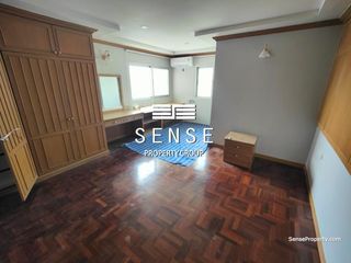 For sale 3 bedrooms condo in Watthana, Bangkok