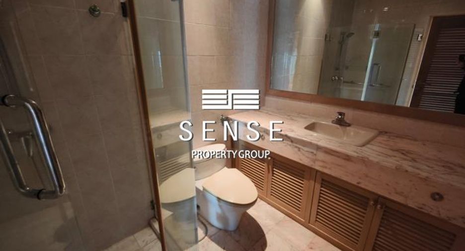 For sale 4 bedrooms condo in Watthana, Bangkok