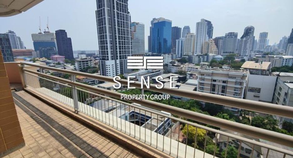 For sale 4 bedrooms condo in Watthana, Bangkok