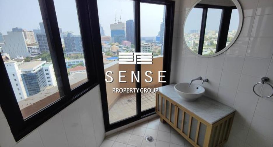 For sale 4 bedrooms condo in Watthana, Bangkok