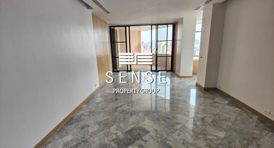 For sale 4 bedrooms condo in Watthana, Bangkok