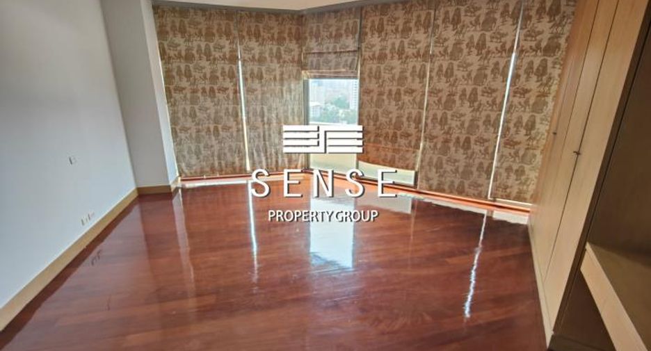 For sale 4 bedrooms condo in Watthana, Bangkok