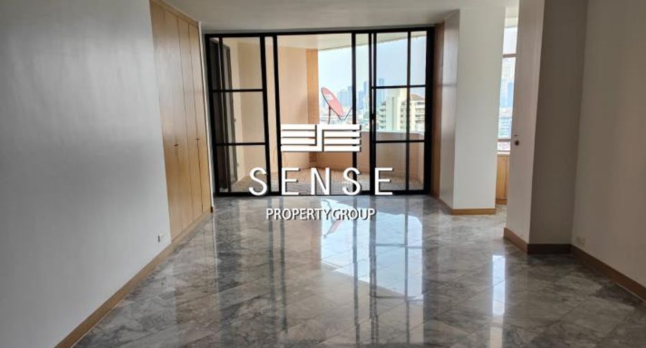 For sale 4 bedrooms condo in Watthana, Bangkok