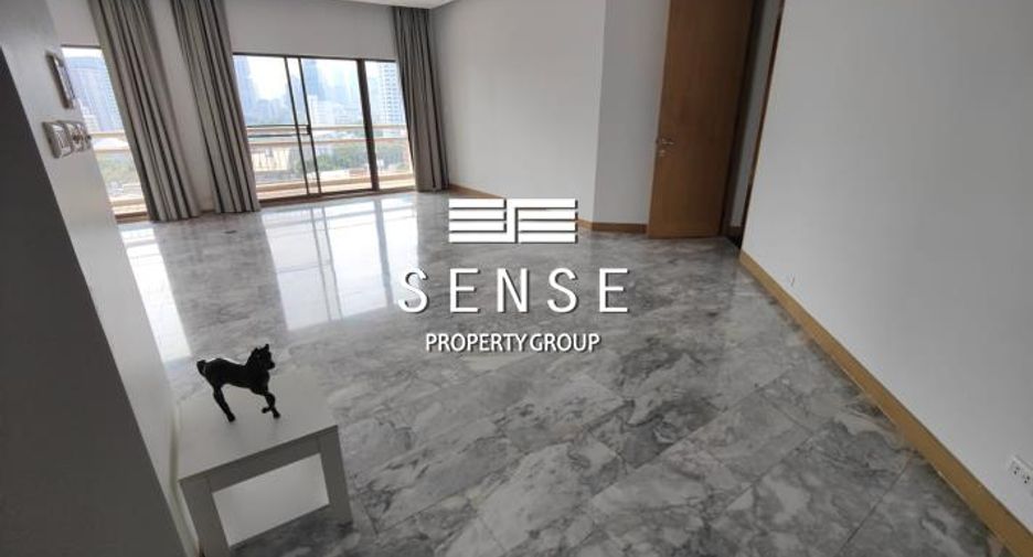 For sale 4 bedrooms condo in Watthana, Bangkok