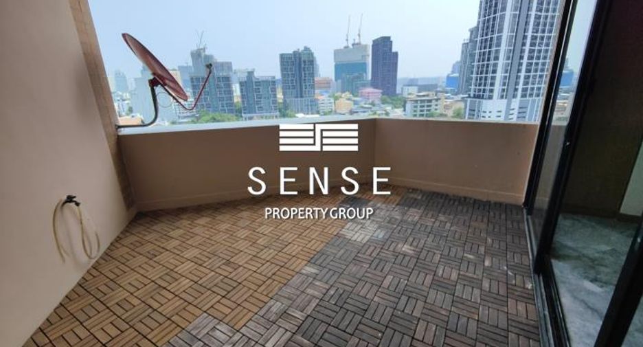 For sale 4 bedrooms condo in Watthana, Bangkok