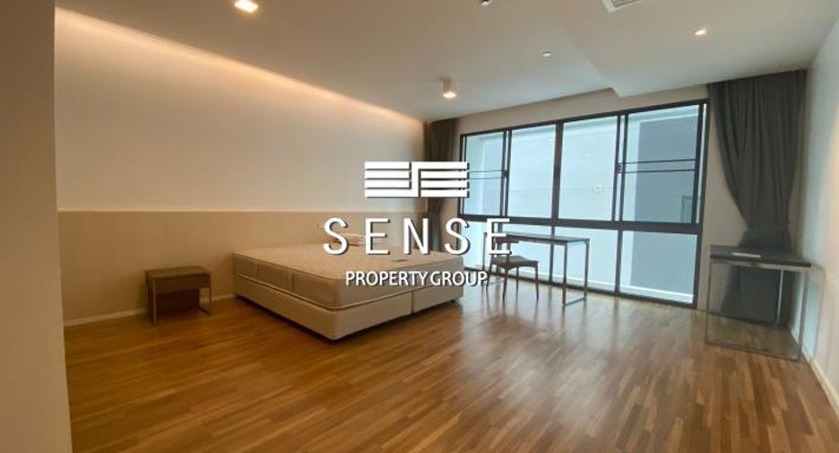 For rent 4 bedrooms condo in Watthana, Bangkok