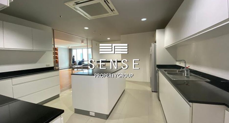 For rent 4 bedrooms condo in Watthana, Bangkok