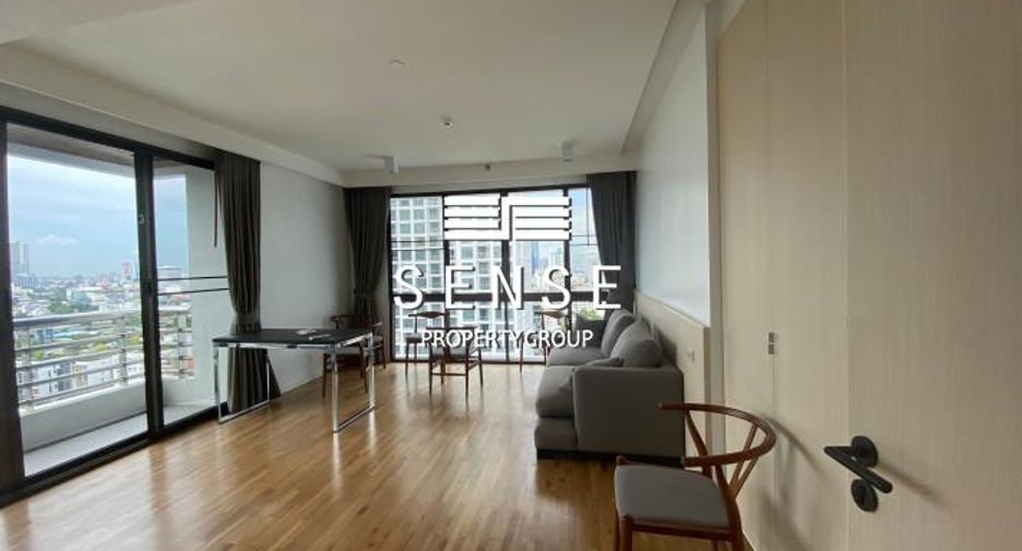 For rent 4 bedrooms condo in Watthana, Bangkok