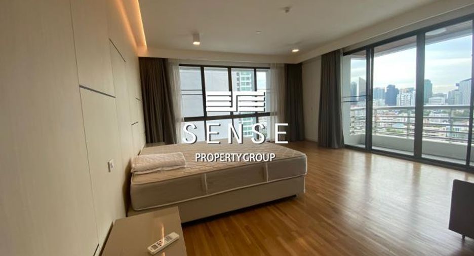 For rent 4 bedrooms condo in Watthana, Bangkok
