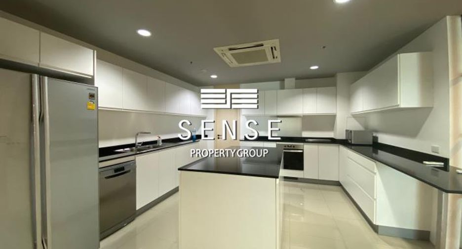 For rent 4 bedrooms condo in Watthana, Bangkok