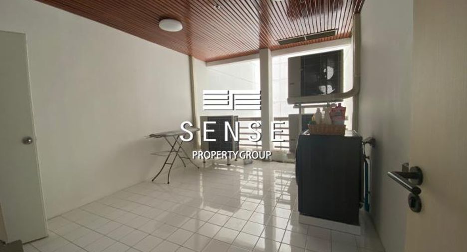 For rent 4 bedrooms condo in Watthana, Bangkok