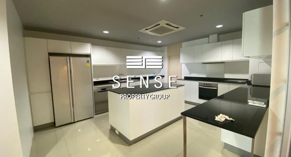 For rent 4 bedrooms condo in Watthana, Bangkok