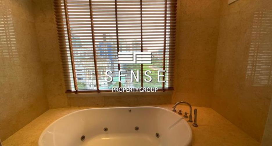 For rent 3 bedrooms condo in Pathum Wan, Bangkok