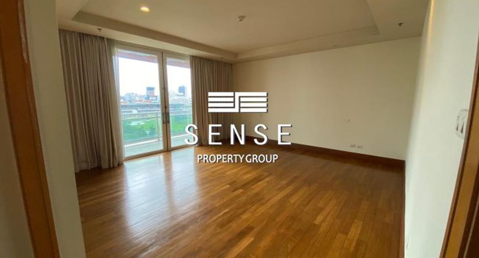 For rent 3 bedrooms condo in Pathum Wan, Bangkok