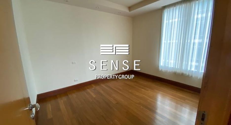 For rent 3 bedrooms condo in Pathum Wan, Bangkok