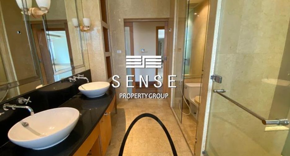 For rent 3 bedrooms condo in Pathum Wan, Bangkok