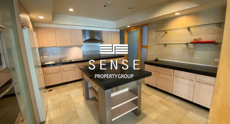For rent 3 bedrooms condo in Pathum Wan, Bangkok