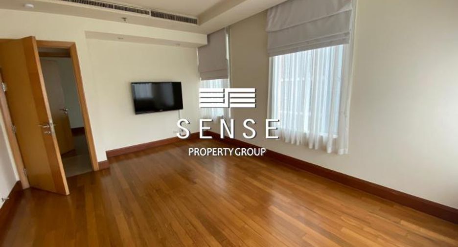 For rent 3 bedrooms condo in Pathum Wan, Bangkok
