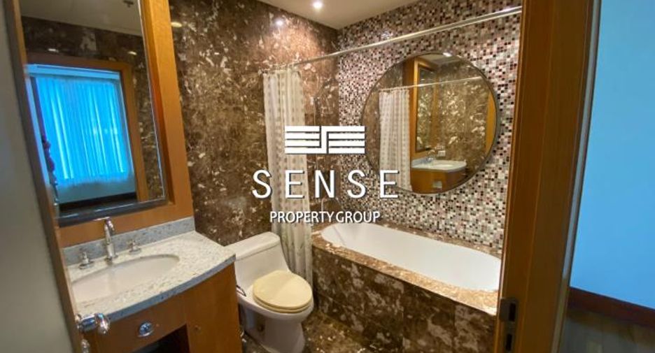 For rent 3 bedrooms condo in Pathum Wan, Bangkok