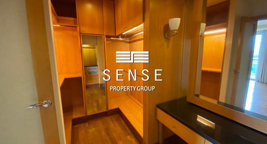 For rent 3 bedrooms condo in Pathum Wan, Bangkok