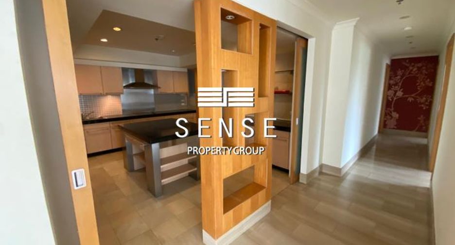For rent 3 bedrooms condo in Pathum Wan, Bangkok