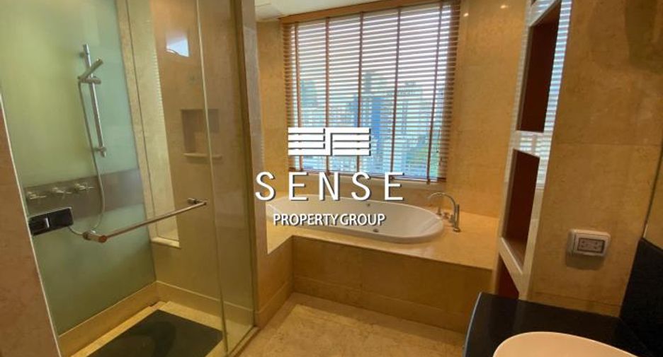 For rent 3 bedrooms condo in Pathum Wan, Bangkok