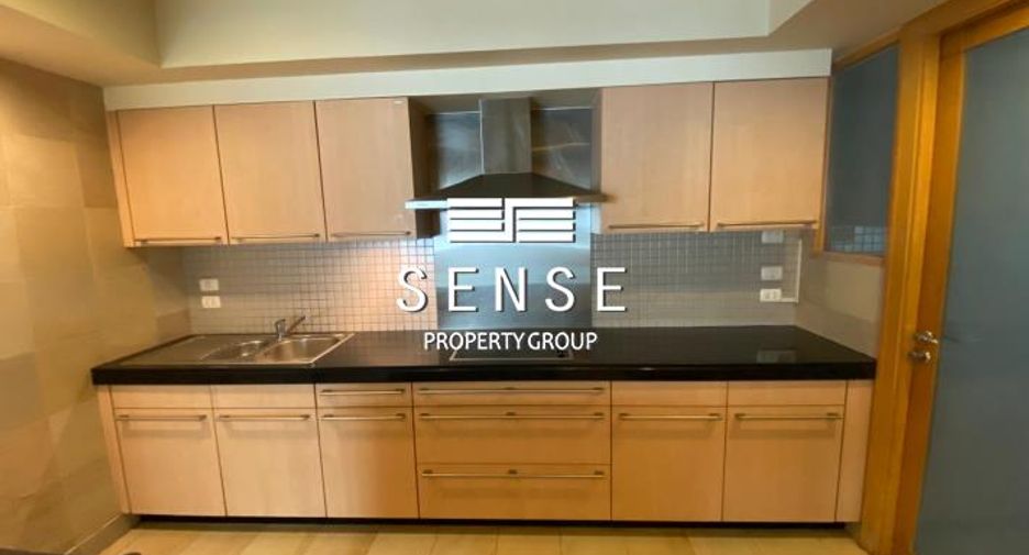 For rent 3 bedrooms condo in Pathum Wan, Bangkok