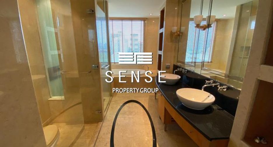 For rent 3 bedrooms condo in Pathum Wan, Bangkok